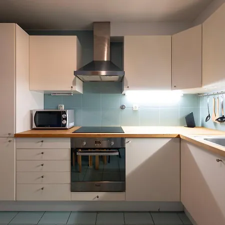 Fontainhas Flat: Balcony & Parking פורטו