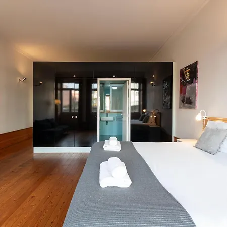 Appartement Fontainhas Flat: Balcony & Parking