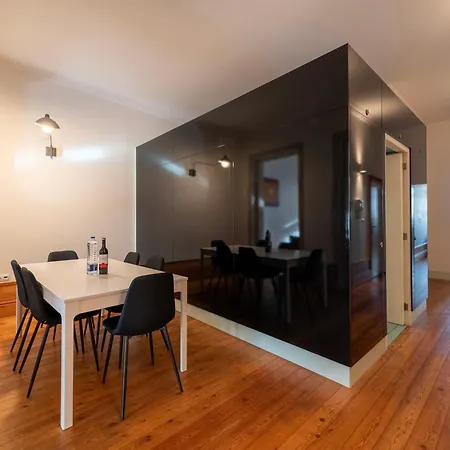 Fontainhas Flat: Balcony & Parking *