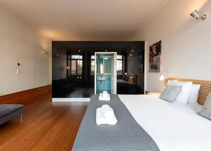 Daire Fontainhas Flat: Balcony & Parking