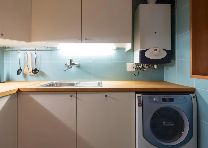 Fontainhas Flat: Balcony & Parking Apartman