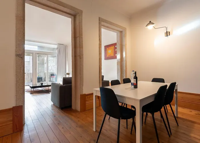 Fontainhas Flat: Balcony & Parking Daire