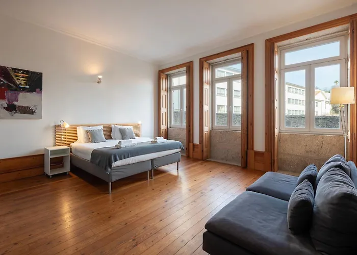 Fontainhas Flat: Balcony & Parking דירה