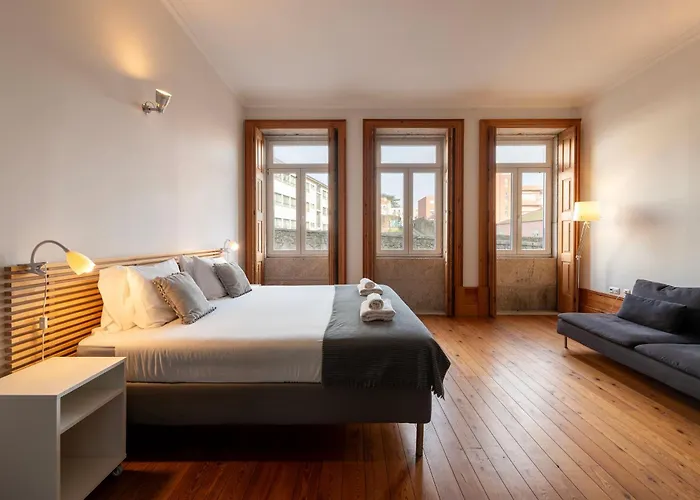 Fontainhas Flat: Balcony & Parking