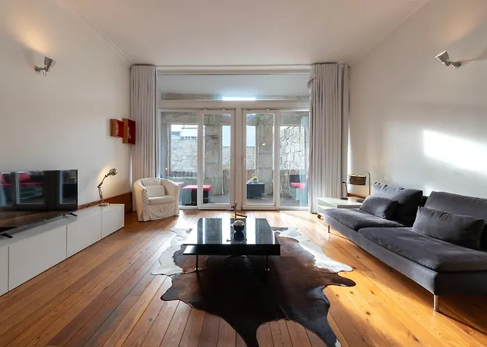 Fontainhas Flat: Balcony & Parking * ポルト